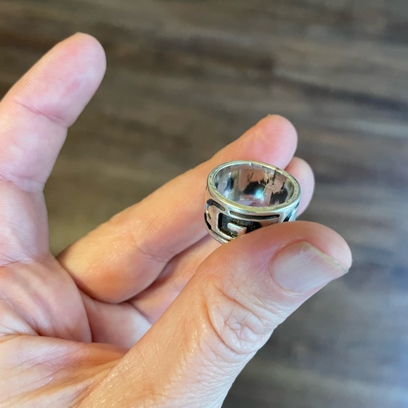 Vintage sterling silver Aztec design band ring - Picture 5 of 5